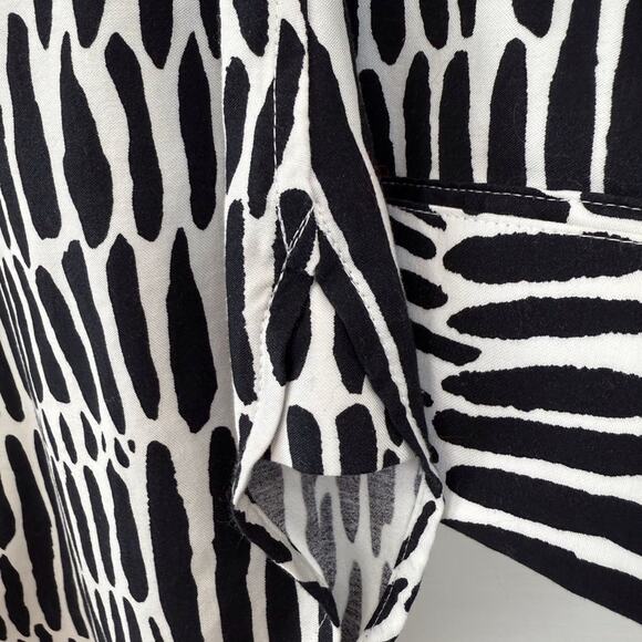 Chicos Signature Classic No Iron Blouse Button Front Cuffed Sleeve Black White - Picture 6 of 16